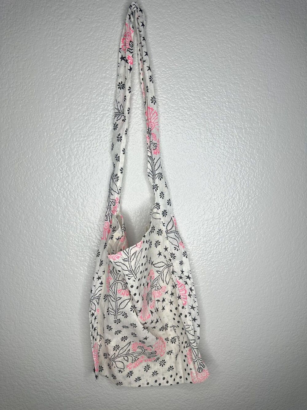 Free People Shoulder Bag Womens Medium Size White Star Floral Boho Sling Print - Picture 1 of 4